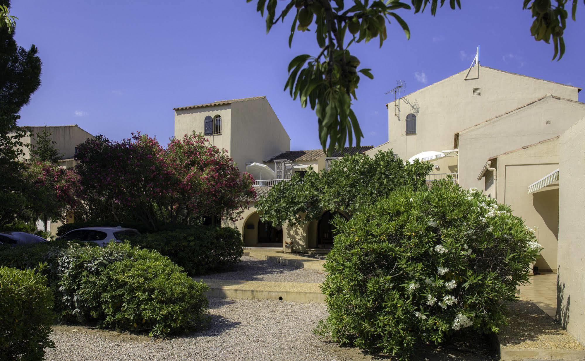 Motel Le Vieux Moulin LʼÎle-Rousse Exteriör bild