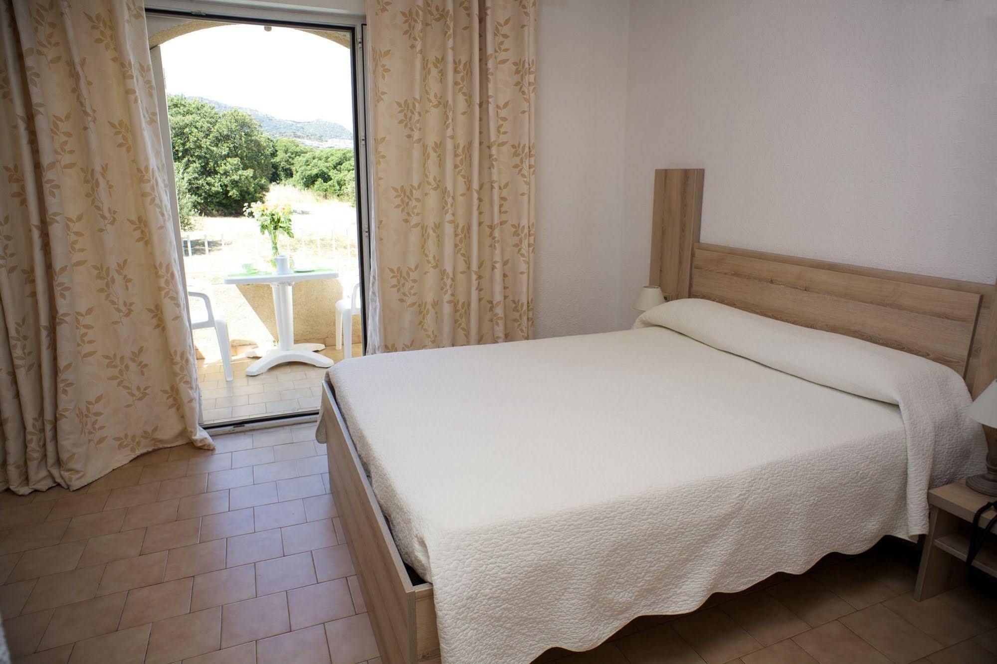 Motel Le Vieux Moulin LʼÎle-Rousse Exteriör bild